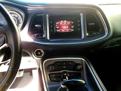 Used 2016 Dodge Challenger SXT image 13