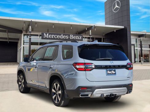 Used 2025 Honda Pilot Touring image 4