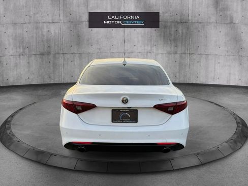 Used 2018 Alfa Romeo Giulia Sedan 4D image 6
