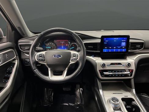 Used 2022 Ford Explorer XLT image 5