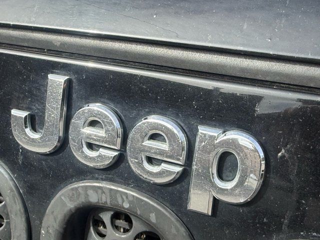 Used 2015 Jeep Wrangler Unlimited Sahara AWD/4WD image 8