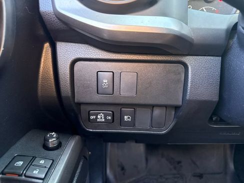 Used 2020 Toyota Tacoma SR5 AWD/4WD image 28
