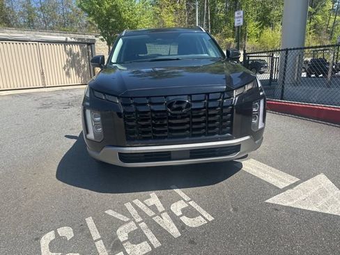 Used 2023 Hyundai Palisade SEL w/ Premium Package AWD/4WD image 2