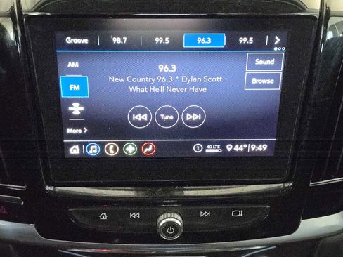 Used 2020 Chevrolet Traverse LT image 17