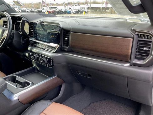 Used 2024 Chevrolet Silverado 3500 High Country w/ Technology Package image 18