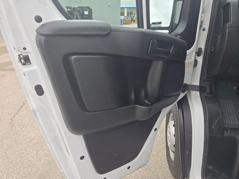 Used 2024 RAM ProMaster 2500 w/ Convenience Group FWD image 12