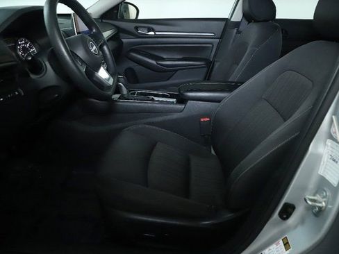Used 2024 Nissan Altima 2.5 SV image 18
