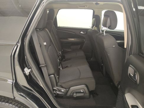 Used 2019 Dodge Journey SE w/ Blacktop Package FWD image 19