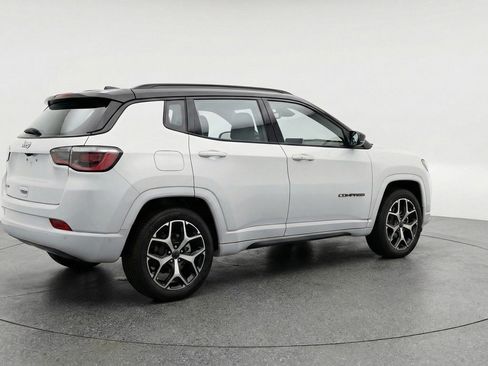 Used 2025 Jeep Compass Limited AWD/4WD image 9
