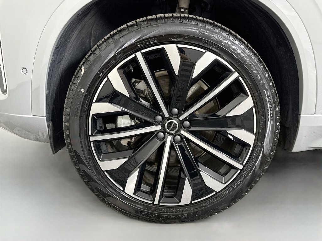 Used 2025 Volvo XC90 B6 Plus AWD/4WD image 32