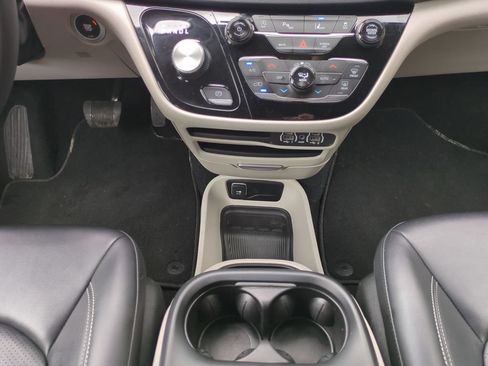Used 2024 Chrysler Pacifica Touring-L FWD image 22
