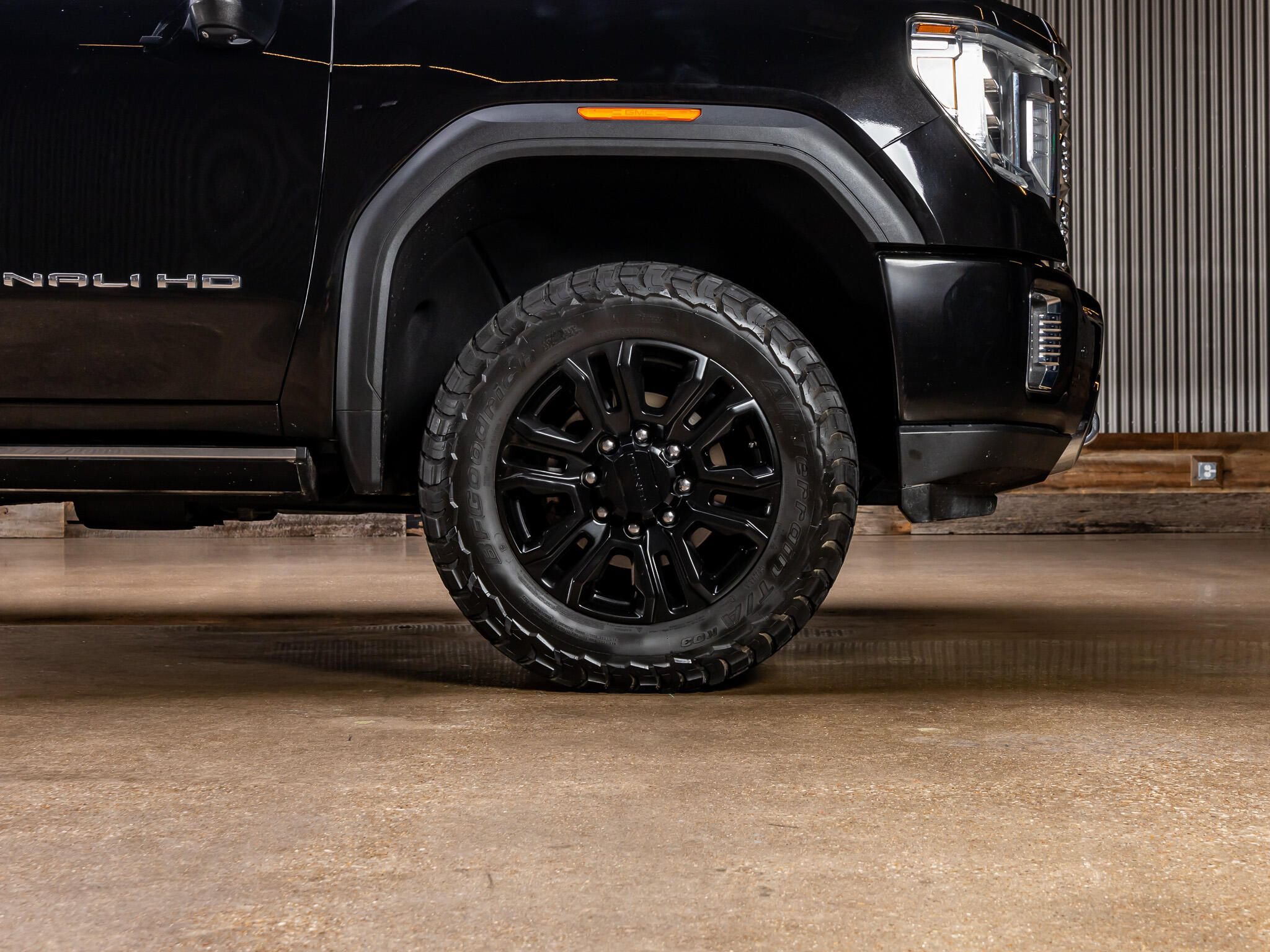 Used 2022 GMC Sierra 2500 Denali w/ Denali Black Diamond Edition AWD/4WD image 11