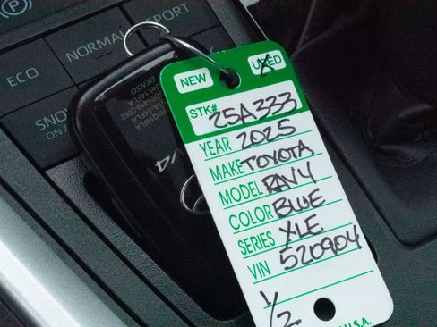 Used 2025 Toyota RAV4 XLE Premium image 34