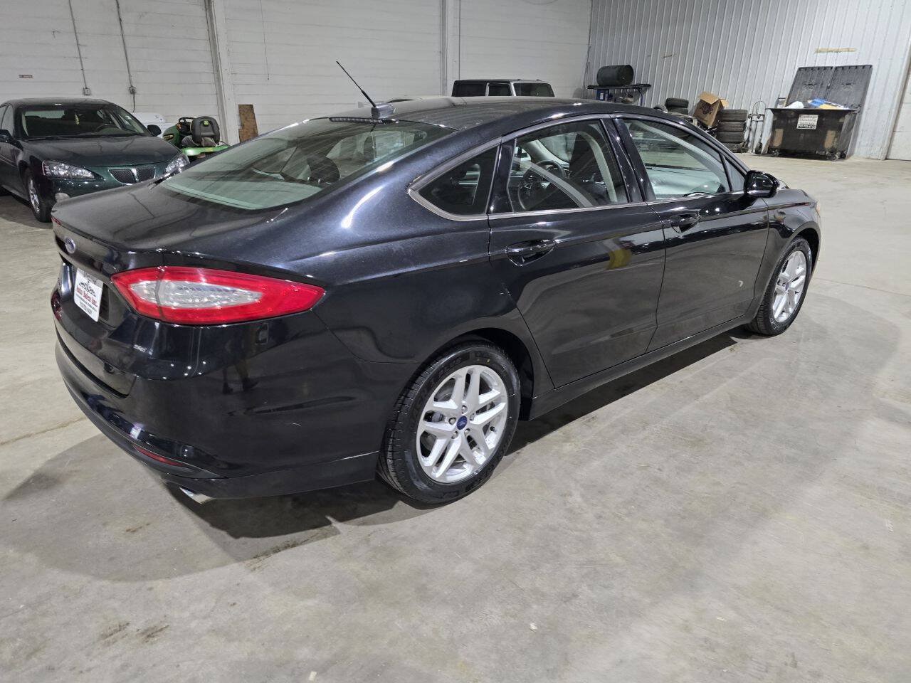 Used 2014 Ford Fusion SE FWD image 12
