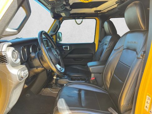 Used 2018 Jeep Wrangler Unlimited Sahara AWD/4WD image 11