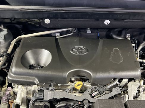 Used 2021 Toyota RAV4 LE image 27