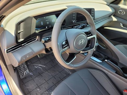 Used 2025 Hyundai Elantra Sport image 11