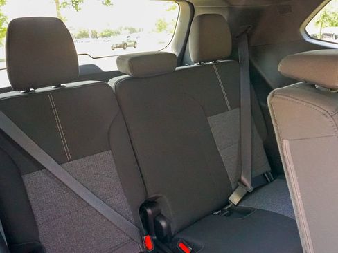 New 2025 GMC Acadia Elevation image 16