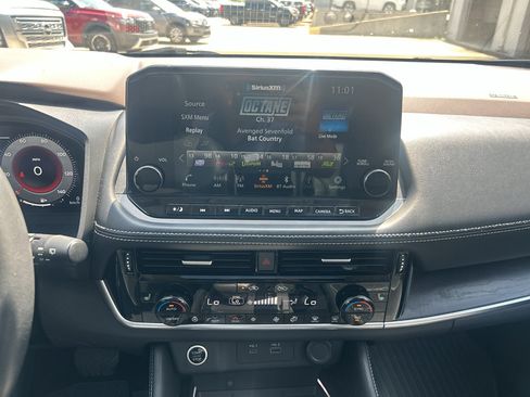 Used 2023 Nissan Rogue Platinum w/ Platinum Premium Package AWD/4WD image 20