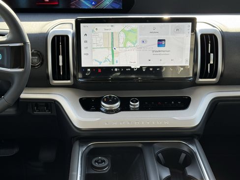 New 2025 Ford Expedition Active image 16