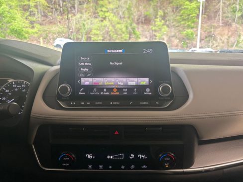 Used 2025 Nissan Rogue SV FWD image 17