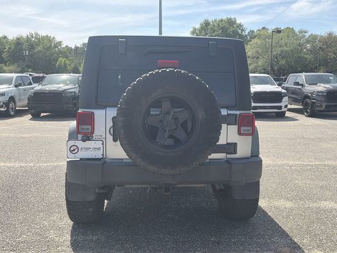 Used 2012 Jeep Wrangler Unlimited Rubicon w/ Connectivity Group AWD/4WD image 5
