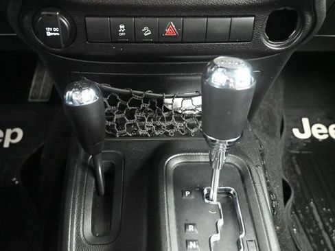 Used 2018 Jeep Wrangler Unlimited Sport w/ Connectivity Group AWD/4WD image 29
