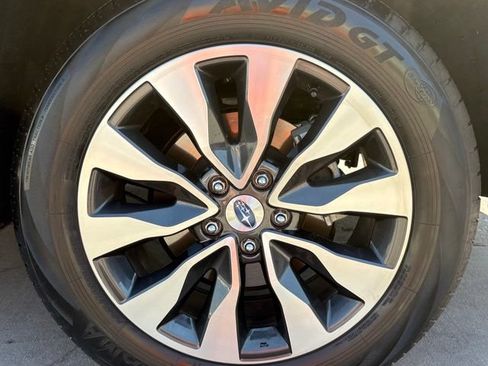 Used 2025 Subaru Outback Limited AWD/4WD image 9