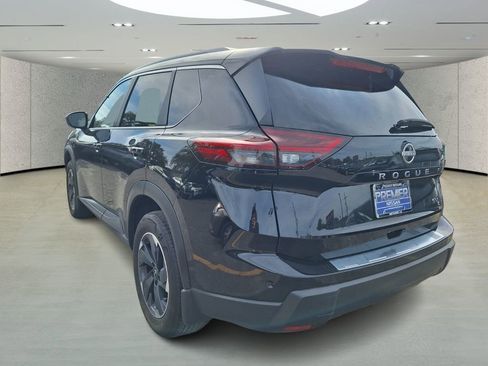 Used 2024 Nissan Rogue SV w/ SV Premium Package image 3