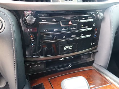 Used 2019 Lexus LX 570 4WD w/ Luxury Package image 22