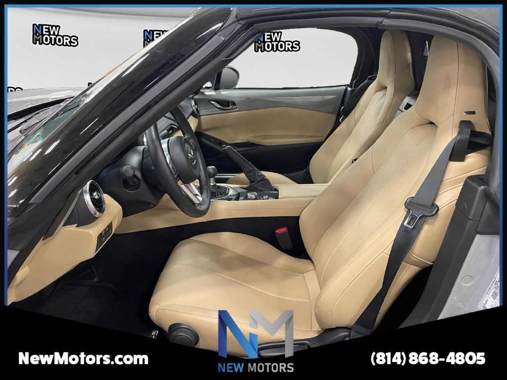 Used 2024 MAZDA MX-5 Miata Grand Touring w/ Appearance Package RWD image 9