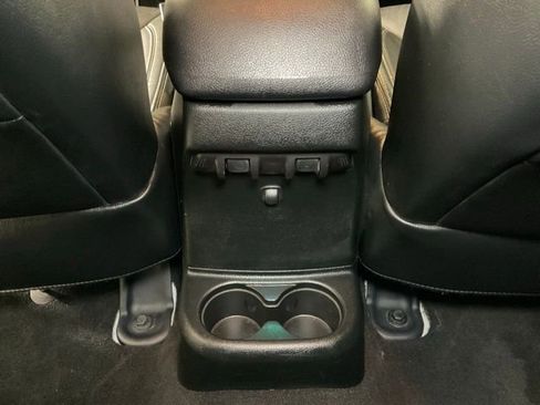 Used 2018 Jeep Wrangler Unlimited Sahara w/ Connectivity Group image 17