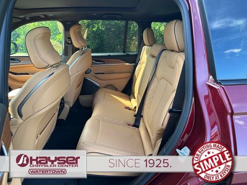 Used 2025 Jeep Grand Cherokee Summit AWD/4WD image 14