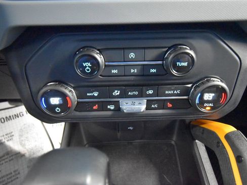 Used 2023 Ford Bronco Badlands w/ Sasquatch Package image 16