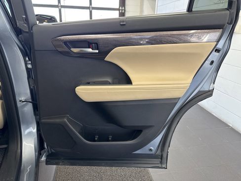 Used 2023 Toyota Highlander Platinum image 52