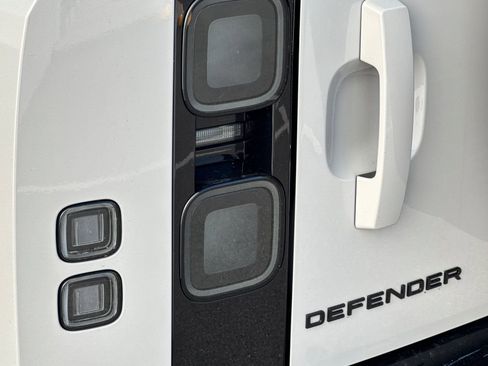 New 2026 Land Rover Defender 130 X-Dynamic SE image 33