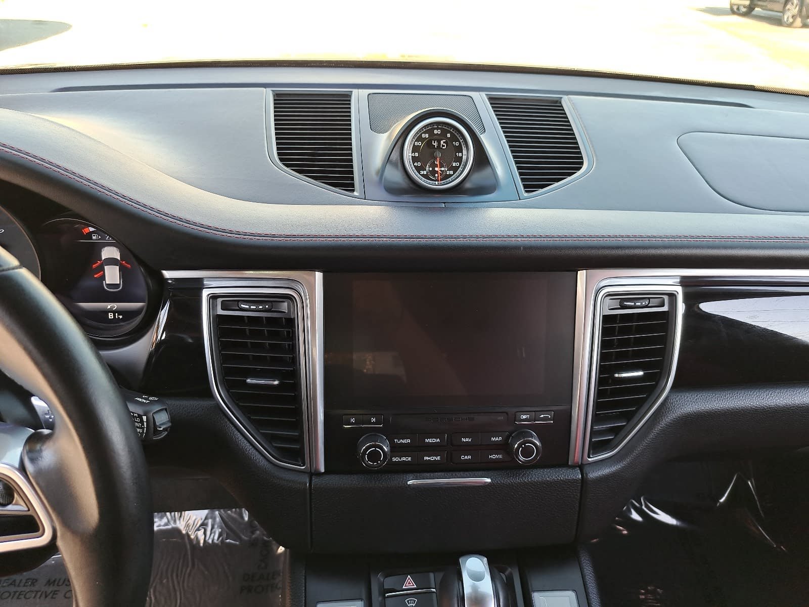 Used 2018 Porsche Macan Turbo AWD/4WD image 22