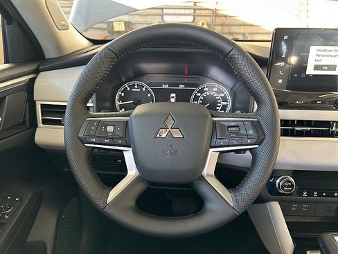 New 2026 Mitsubishi Outlander SE image 22