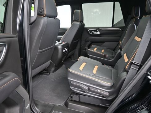 Used 2024 GMC Yukon AT4 w/ AT4 Premium Package AWD/4WD image 17