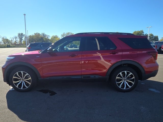 Used 2023 Ford Explorer XLT w/ Equipment Group 202A AWD/4WD image 15
