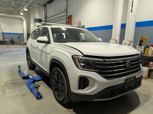 Used 2024 Volkswagen Atlas SE AWD/4WD image 3