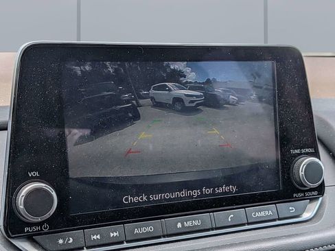 Used 2023 Nissan Rogue S image 18