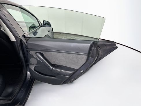 Used 2022 Tesla Model 3 Long Range AWD/4WD image 29