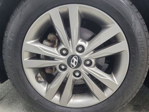 Used 2018 Hyundai Elantra Value Edition FWD image 31