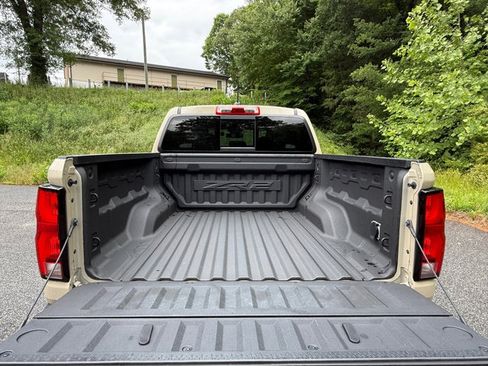 Used 2024 Chevrolet Colorado ZR2 w/ ZR2 Convenience Package III AWD/4WD image 8