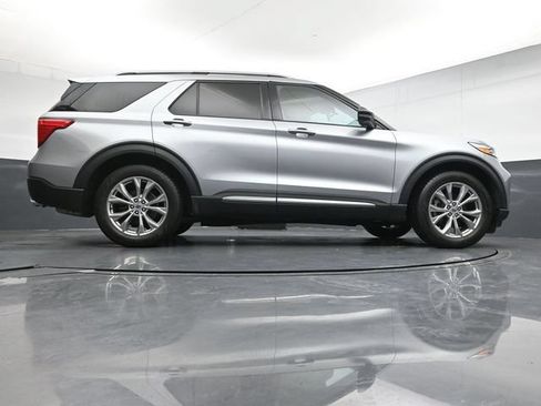 Used 2023 Ford Explorer Limited w/ Equipment Group 301A RWD image 34