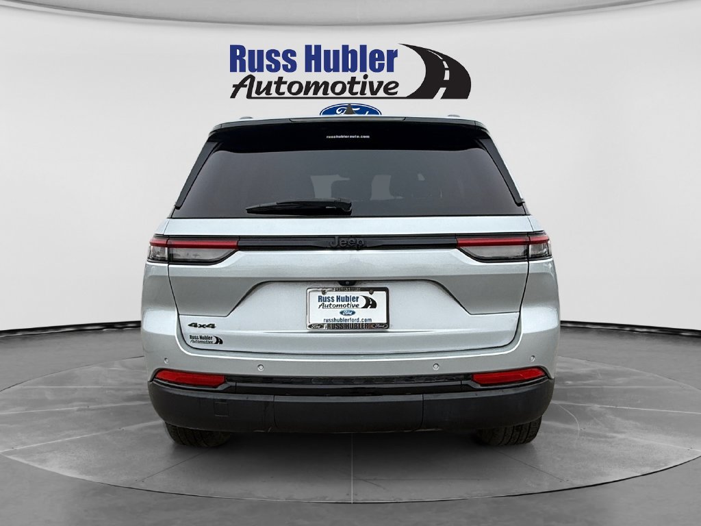 Used 2023 Jeep Grand Cherokee Altitude AWD/4WD image 4