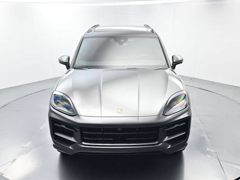 Certified 2025 Porsche Cayenne AWD/4WD image 41