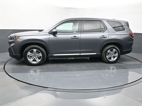 Used 2025 Honda Pilot EX-L image 2