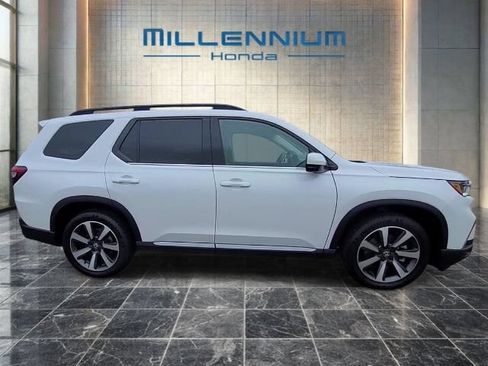 Used 2023 Honda Pilot Elite image 6